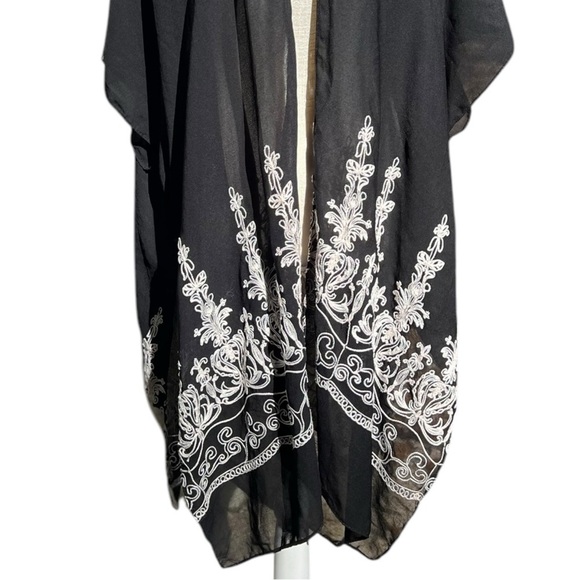 🌻Jessica McClintock Black & White Embroidered Semi-Sheer Cover-Up One Size - Picture 3 of 9